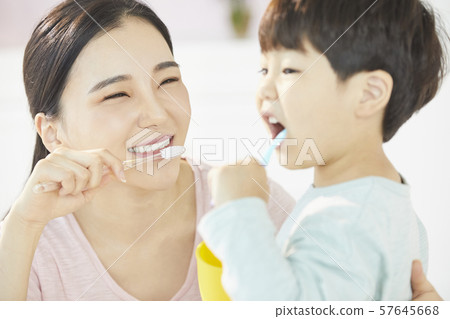Parent and child lifestyle 57645668
