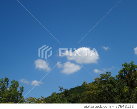 初秋的天空 57648138