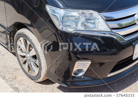 汽車前燈保險槓划痕 汽車前燈保險槓划痕 57648335