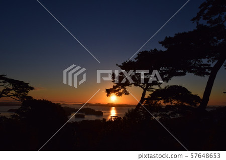 Morning glow of Matsushima 57648653