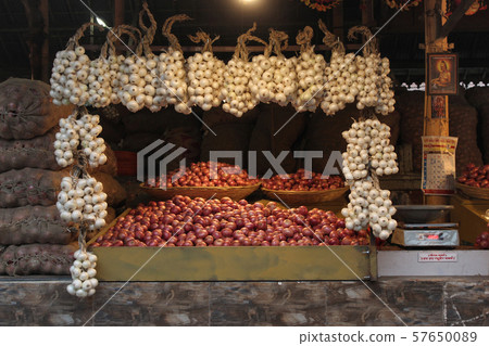 Onion for sale, Mahatma Phule Mandai, Pune Onion for sale, Mahatma Phule Mandai, Pune 57650089