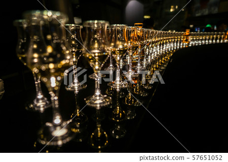 酒和酒杯 酒和酒杯 57651052