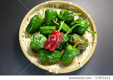 green pepper  57651812