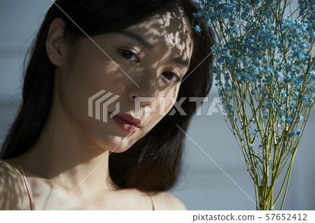 Flowers and women blue tone 57652412