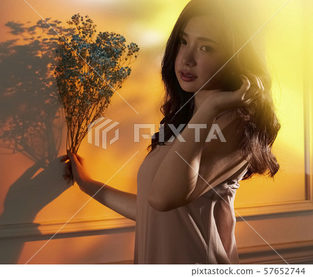 鮮花和女人戲劇性 57652744