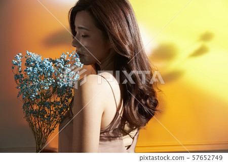 鮮花和女人戲劇性 57652749