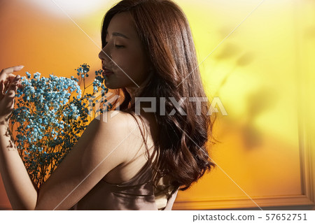 鮮花和女人戲劇性 鮮花和女人戲劇性 57652751