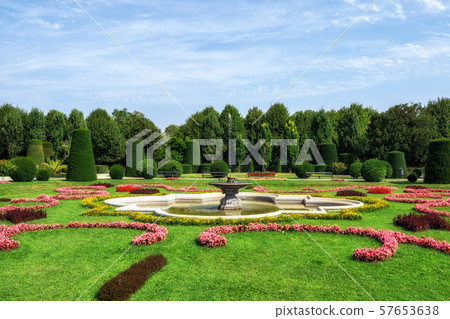 schonbrunn palace park view schonbrunn palace park view 57653638