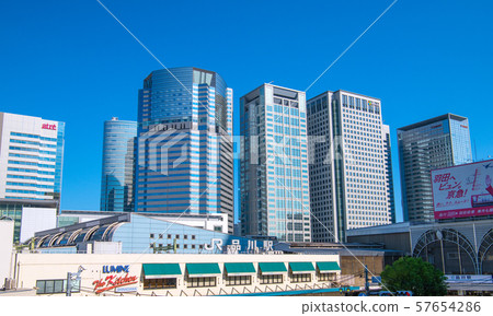 Tokyo's cityscape landscape in Japan Shop for skyscrapers in Shinagawa etc. 57654286