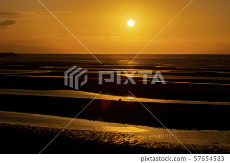 Sunset over the Masutama coast 57654583