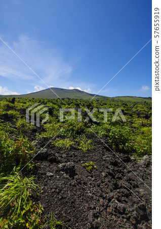 Miharayama seen from a mountain trail where rocks roll 57655919