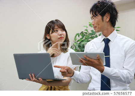 男人和女人見面對方的眼睛1 57656577