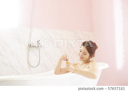 女性美容沐浴時間 57657181