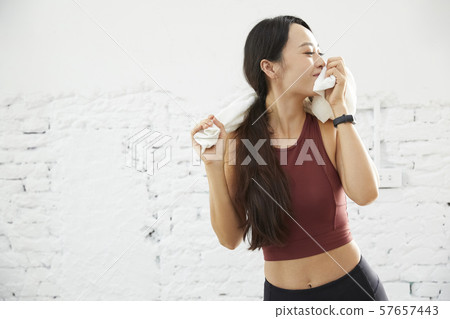 Female athlete Female athlete 57657443