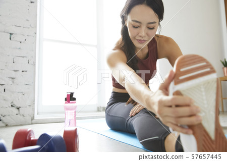 Female athlete Female athlete 57657445