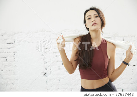 Female athlete Female athlete 57657448