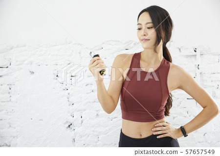 Female athlete 57657549