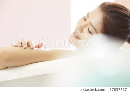 女性美容沐浴時間 57657717