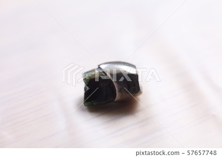 Broken tooth 57657748