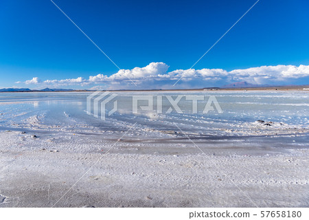 烏尤尼鹽湖白天 烏尤尼鹽湖白天 57658180