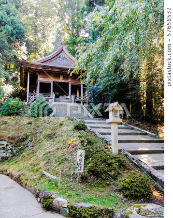 Kinjo Shrine that sits in the back of Yoshinoyama 57658532