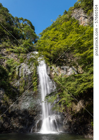 Waterfall scenery photo [Landscape material Osaka Minoh Waterfall] 57660504