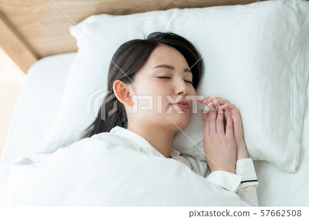 年輕的女士 年輕的女士 57662508