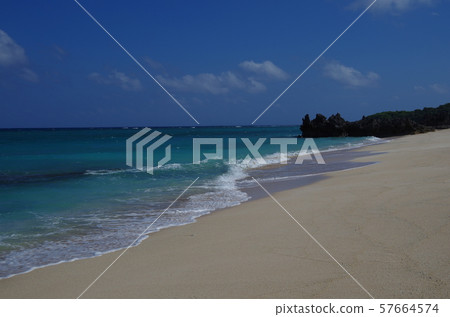 Yoron島上一個未命名的海灘 Yoron島上一個未命名的海灘 57664574