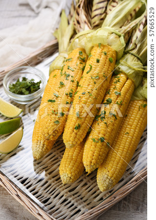 Corn on the cob grilled 57665529