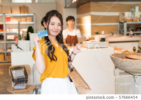 年輕女子，購物，收銀機，卡 57666454
