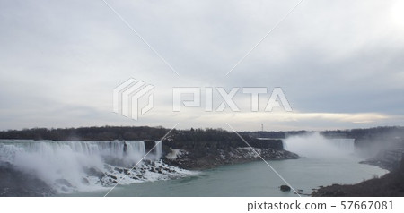 尼亞加拉大瀑佈在冬天 57667081