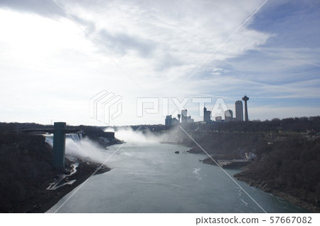 尼亞加拉大瀑佈在冬天 57667082