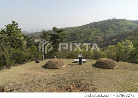 Hyobin Myo, Acha Mountain, Guri City, Gyeonggi-do Hyobin Myo, Acha Mountain, Guri City, Gyeonggi-do 57668272