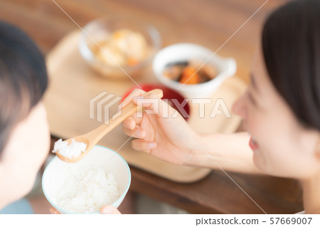 Two people, two people, meals, nursing care, at home, lifestyle, old man, old age, interior design room, white natural light 57669007