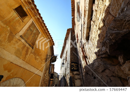 Eze村的石頭建築 Eze村的石頭建築 57669447