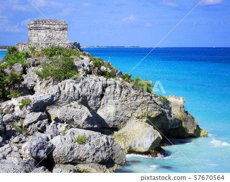 Windy temple at Tulum ruins Windy temple at Tulum ruins 57670564