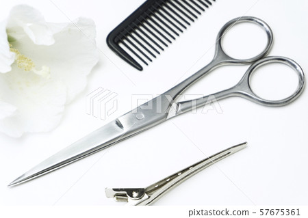 剪刀美髮師的剪刀和化妝品 剪刀美髮師的剪刀和化妝品 57675361