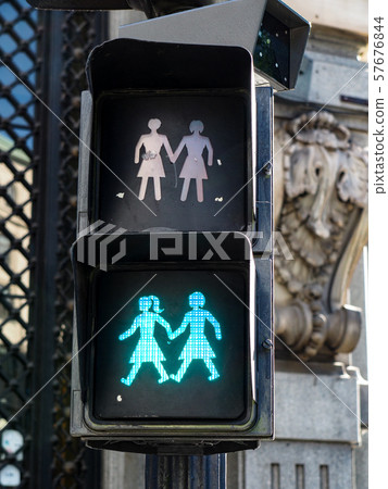 Madrid pedestrian signal 57676844