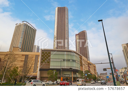 從川崎市中川區的Tsunashima高速公路（向北），尋找Shin-Maruko East 3-Chome十字路口 57678657