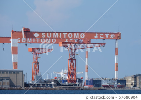 住友重工業橫須賀船廠的巨人起重機 住友重工業橫須賀船廠的巨人起重機 57680904