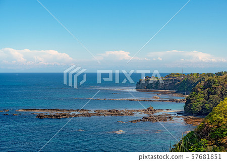 Scenery of a mirage that appeared at Cape Suzu Scenery of a mirage that appeared at Cape Suzu 57681851