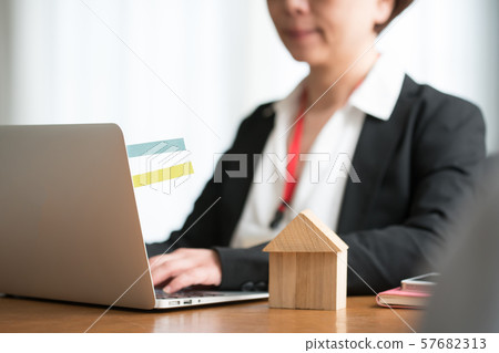 Business woman Business woman 57682313