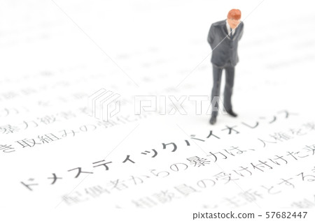 家庭暴力 57682447