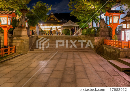 Yasaka Shrine 57682932