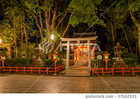 Yasaka Shrine 57682933