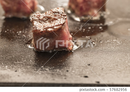 【烤肉】 【烤肉】 57682956