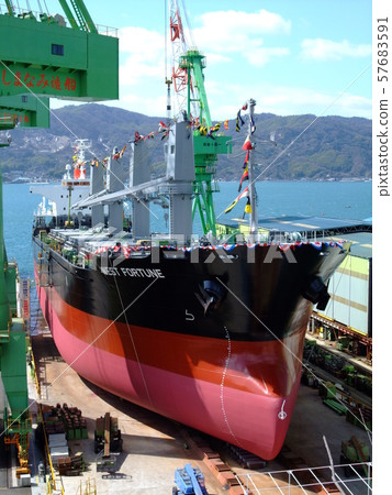 Shimanami Kaido Hakatajima散貨船在造船廠船塢 57683591