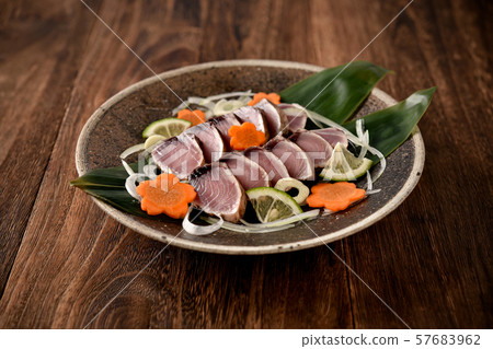 Tosa-oki Natural Yellowfin Tuna Grilled Tataki 57683962