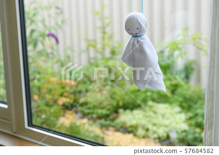 Teltel在窗戶旁刮鬍子 Teltel在窗戶旁刮鬍子 57684582