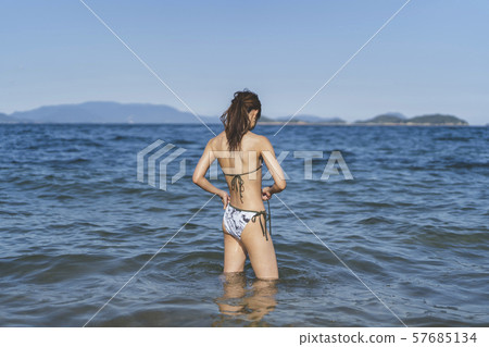 A swimsuit lady 57685134